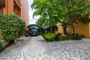 SOPHIES GARDEN APARTMENT