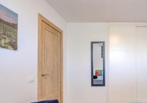 Stylish flat and pool with 3 rooms, sleeps 6, Los cristianos