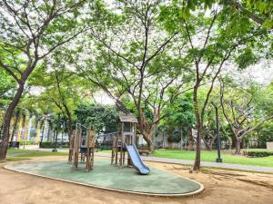 Nice and Cozy Studio near Greenbelt Makati with Balcony