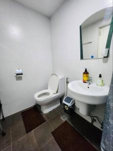 Nice and Cozy Studio near Greenbelt Makati with Balcony