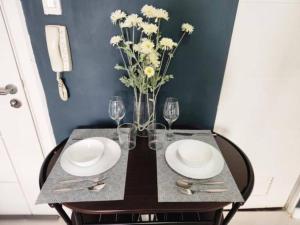 Nice and Cozy Studio near Greenbelt Makati with Balcony