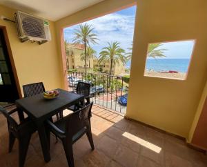 2 bedroom top floor apartament with open sea views CS197