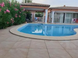 Villa Notre dame plain pied avec piscine privée 8 personnes - La Decapris