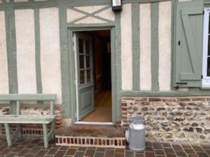 Chaleureuse ferme restaurée au calme avec piscine