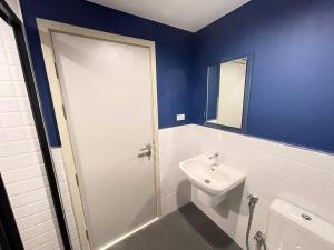 The Base Central - Luxury Resort-Style Comfort
