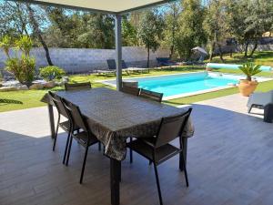 Villas Amazing villa in Rocbaron with private swimming pool : Villa 4 Chambres