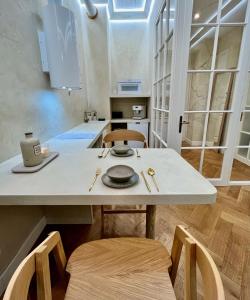 Wabi Sabi Nest w Garage