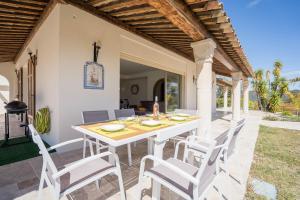 Maisons de vacances SUPERBE VILLA AVEC PISCINE VUE MER POUR 6 PERSONNES : photos des chambres