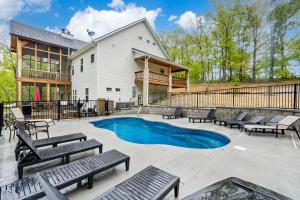 Six-Bedroom Holiday Home room in Cedarwood Farmstead