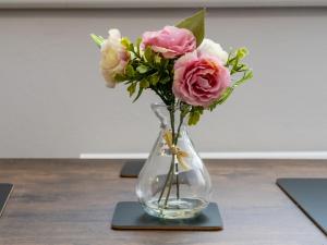 Queens Uni Cafes and Bars Next to City Centre - Pass the Keys