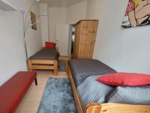 Schöne Zwei-Zimmer-Wohnung "W2" mit 4 Einzelbetten und WLAN in Zwenkau bei Leipzig im Neuseenland