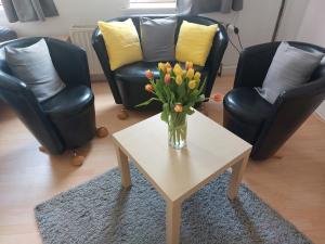 Schöne Zwei-Zimmer-Wohnung "W2" mit 4 Einzelbetten und WLAN in Zwenkau bei Leipzig im Neuseenland