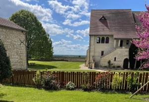 Maisons de vacances Le Cottage d'Eleanor gite de charme avec spa Jacuzzi prive : photos des chambres