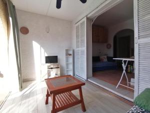 Appartements Studio bord de mer equipe air conditionne 1min de la plage : photos des chambres