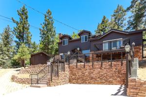 Circle Views by Big Bear Vacations Walk To Lake Boulder Bay Chalet