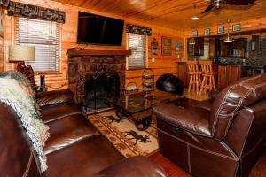 Circle Views by Big Bear Vacations Walk To Lake Boulder Bay Chalet