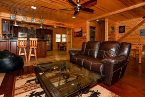 Circle Views by Big Bear Vacations Walk To Lake Boulder Bay Chalet