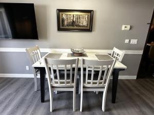 Luxury Two Queen Beds Condo - Grande Rockies Resort Indoor Parking Pool Hot tub GYM