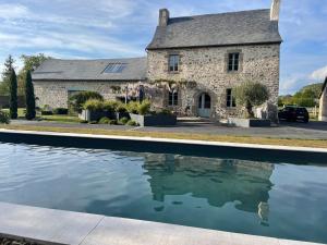 B&B / Chambres d'hotes Manoir de la Nogrie - Chambre de charme avec acces privatif - Piscine chauffee sur domaine 5 etoiles : photos des chambres