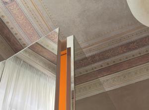 Sepia room in Monument