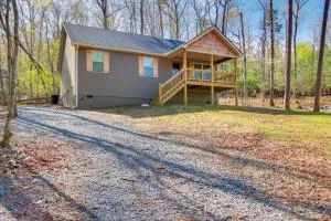 Modern Ellijay Cabin Rental with Outdoor Fireplace - Webb