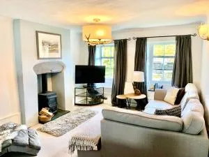 Quirky Cottage, Cosy Grade II listed 2 bed apartment Troutbeck Bridge - Troutbeck Bridge