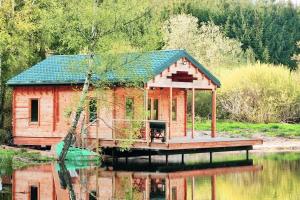 Chalets Cabane pilotis sur etang, au lac de Chaumecon : photos des chambres