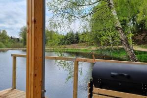 Chalets Cabane pilotis sur etang, au lac de Chaumecon : photos des chambres