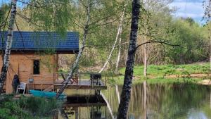 Chalets Cabane pilotis sur etang, au lac de Chaumecon : photos des chambres