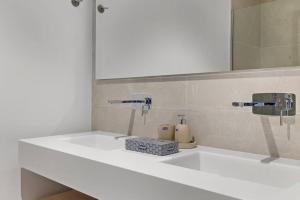 Luxury Apartment hot tub included in price