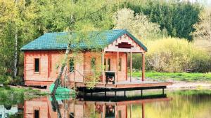 Chalets Cabane pilotis sur etang, au lac de Chaumecon : photos des chambres