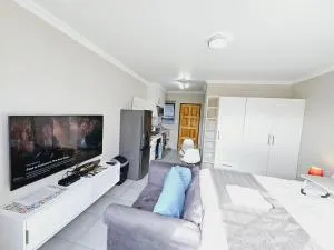 Quantum Heights - Studio Apartment - 2 nights minimum booking - Fourways