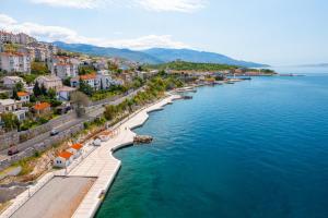 Apartments by the beach Adela Senj