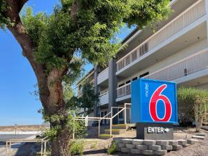 Motel 6 Barstow, CA I15 and Lenwood Road