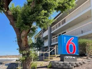 Motel 6 Barstow, CA I15 and Lenwood Road - Helendale