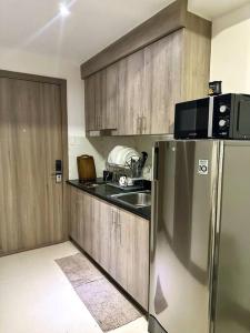 Modern 1-BR Condo Unit