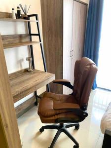 Modern 1-BR Condo Unit