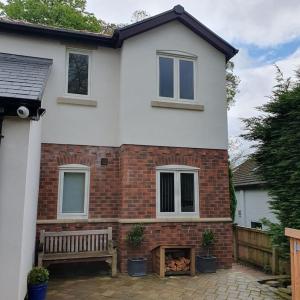 ChurstonBnB, private flat within family home, Bolton