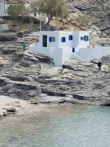 House on the rocks in Malli beach - Mamádhos