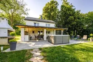 Cozy House In Nature With Hot Tub - Happy Rentals - Kelemen