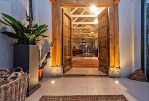 Majestic Elgin Farm House