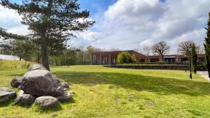 Fletcher Familiehotel De Hunzebergen