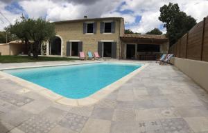 Villas New Provencal country house of stone, with pool and all the comforts in Uzes : photos des chambres