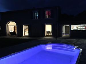 Villas New Provencal country house of stone, with pool and all the comforts in Uzes : photos des chambres