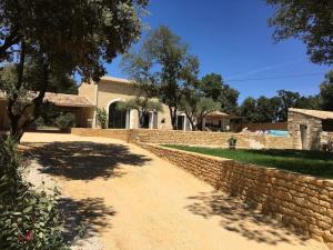 Villas New Provencal country house of stone, with pool and all the comforts in Uzes : photos des chambres