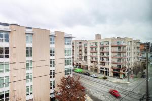 Ballard 1BR w Rooftop Deck Yoga nr Dining SEA-267