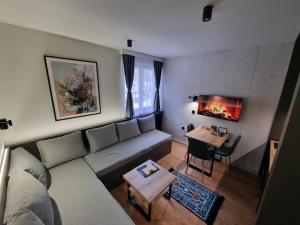 ANIMA Bela reka C121, Brzeće