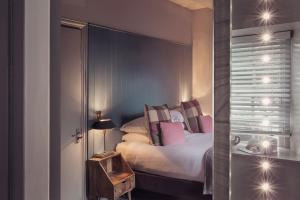 Tweed Suite - Accessible room in Tweedies Bar and Lodge