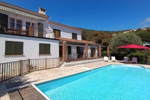 Maisons de vacances Nice House With Pool In Rayol Canadel Sur Mer : photos des chambres