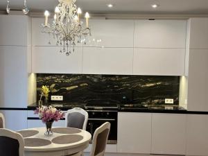 BIRUTE AVENUE 2 BEDROOMS